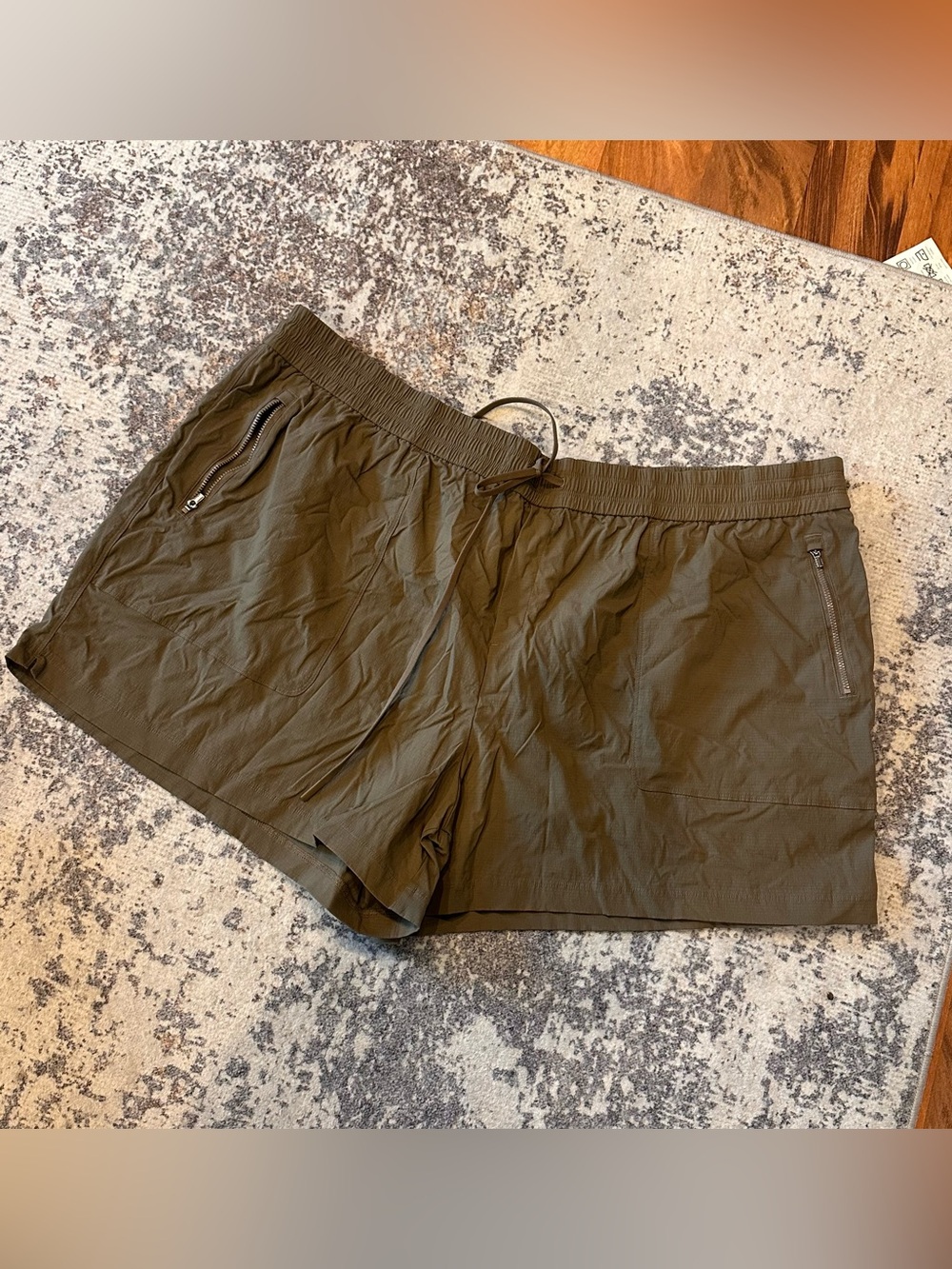 EUC Athleta Trekkie North Mid Rise Short—Sz 3XL